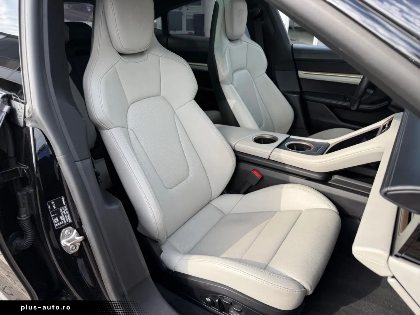 PORSCHE Taycan 4 S InooDrive Pano Keyless BFDisplay 21