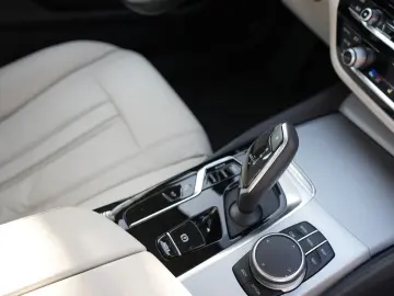 BMW 520d XDrive LASER HEADUP ACC DDC ABL STANDHZG