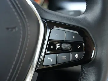 BMW 520d XDrive LASER HEADUP ACC DDC ABL STANDHZG