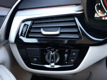 BMW 520d XDrive LASER HEADUP ACC DDC ABL STANDHZG