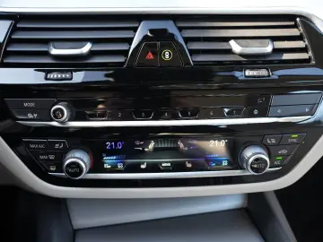 BMW 520d XDrive LASER HEADUP ACC DDC ABL STANDHZG