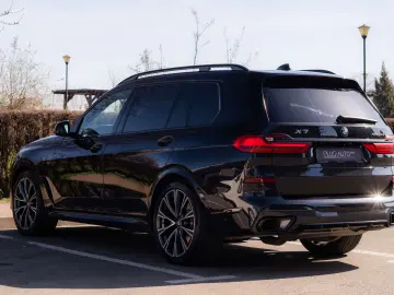 BMW X7 xDrive40d_M-Paket_AHK_Laser_Head-Up_ACC_H&K