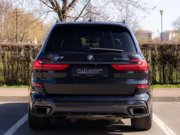 BMW X7 xDrive40d_M-Paket_AHK_Laser_Head-Up_ACC_H&K