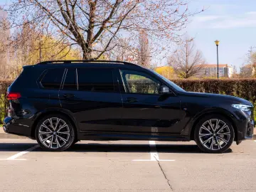 BMW X7 xDrive40d_M-Paket_AHK_Laser_Head-Up_ACC_H&K