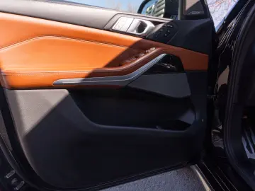 BMW X7 xDrive40d_M-Paket_AHK_Laser_Head-Up_ACC_H&K