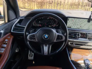 BMW X7 xDrive40d_M-Paket_AHK_Laser_Head-Up_ACC_H&K