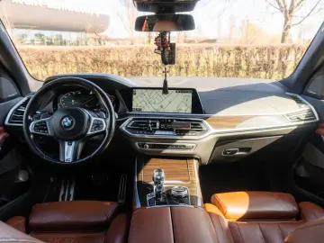 BMW X7 xDrive40d_M-Paket_AHK_Laser_Head-Up_ACC_H&K