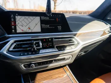 BMW X7 xDrive40d_M-Paket_AHK_Laser_Head-Up_ACC_H&K