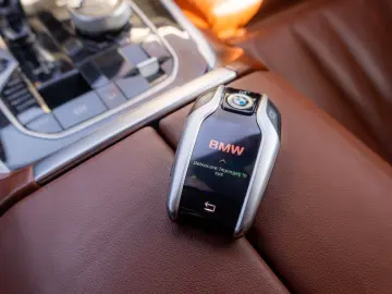 BMW X7 xDrive40d_M-Paket_AHK_Laser_Head-Up_ACC_H&K