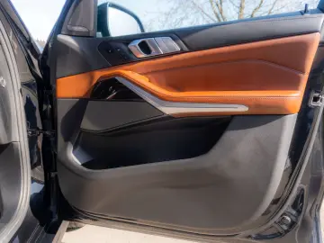 BMW X7 xDrive40d_M-Paket_AHK_Laser_Head-Up_ACC_H&K