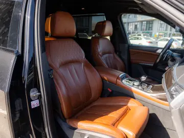 BMW X7 xDrive40d_M-Paket_AHK_Laser_Head-Up_ACC_H&K