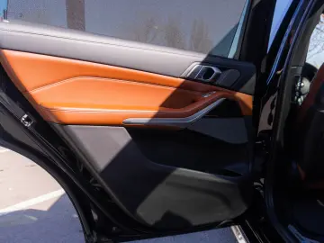 BMW X7 xDrive40d_M-Paket_AHK_Laser_Head-Up_ACC_H&K