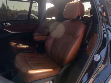 BMW X7 xDrive40d_M-Paket_AHK_Laser_Head-Up_ACC_H&K