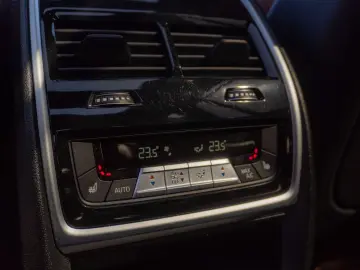 BMW X7 xDrive40d_M-Paket_AHK_Laser_Head-Up_ACC_H&K