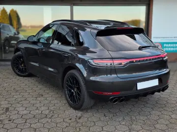 PORSCHE Macan GTS