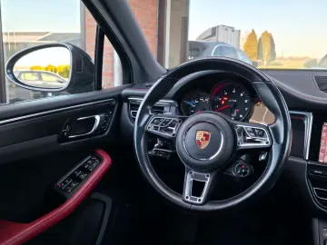 PORSCHE Macan GTS