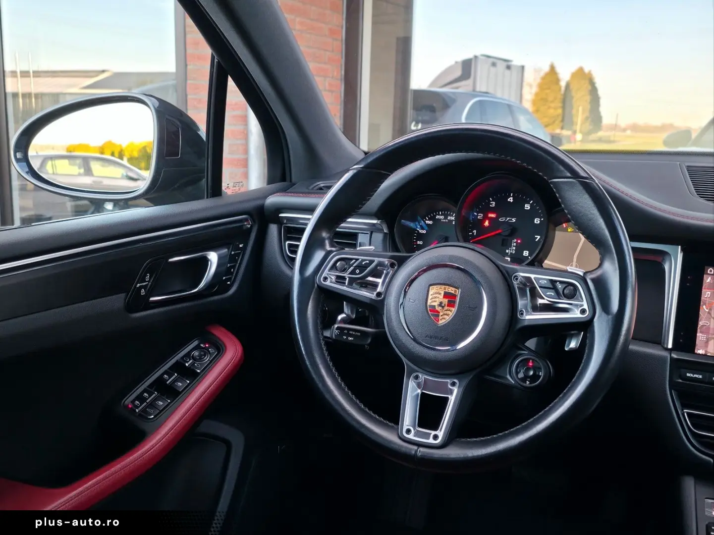 PORSCHE Macan GTS