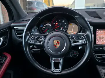 PORSCHE Macan GTS