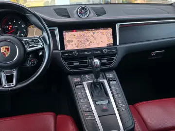 PORSCHE Macan GTS