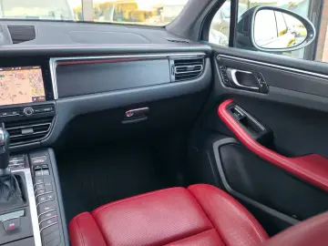 PORSCHE Macan GTS