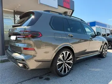 BMW X7 xDrive40d M-Pro Green-Brown 23  Full-Full