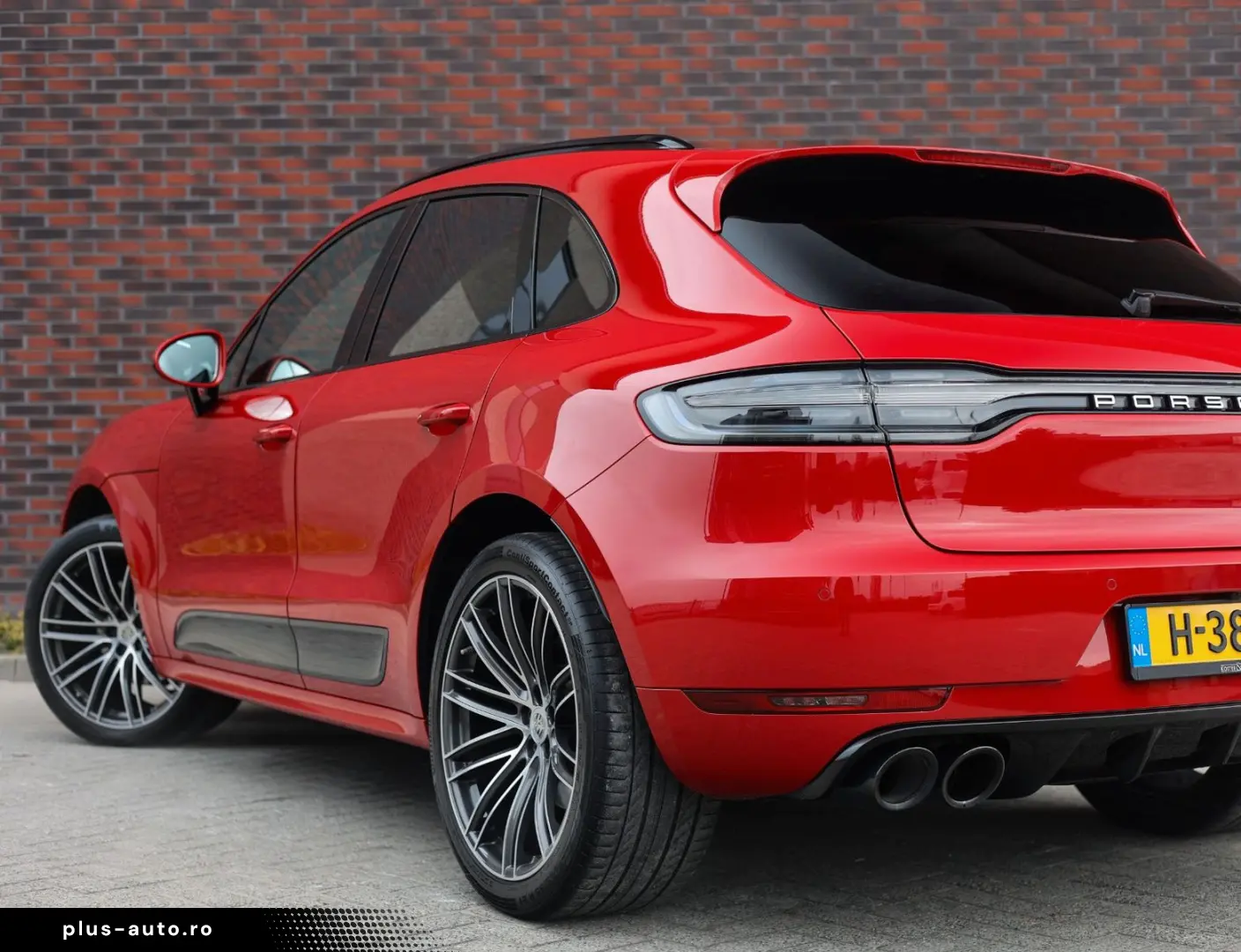 PORSCHE Macan