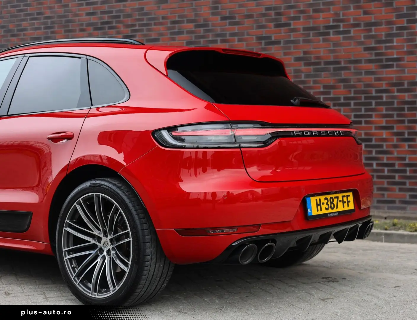 PORSCHE Macan