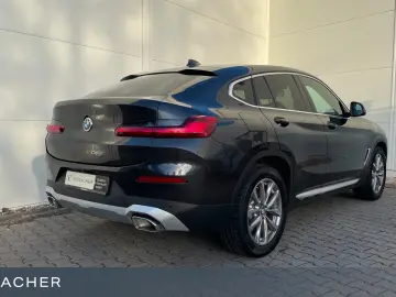 BMW X4 xDrive 20d  StdHzg AHK RFK adLED