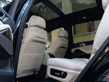 BMW X7 M60i EX.DRIVE.MASSAGE.SKY.SOFTCL.360 .AHK