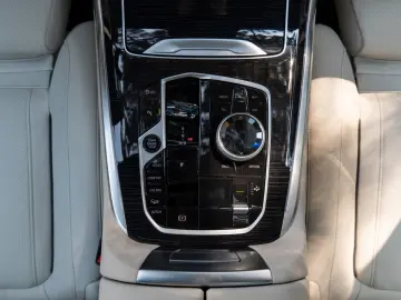 BMW X7 M60i EX.DRIVE.MASSAGE.SKY.SOFTCL.360 .AHK