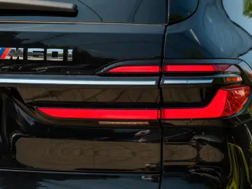 BMW X7 M60i EX.DRIVE.MASSAGE.SKY.SOFTCL.360 .AHK