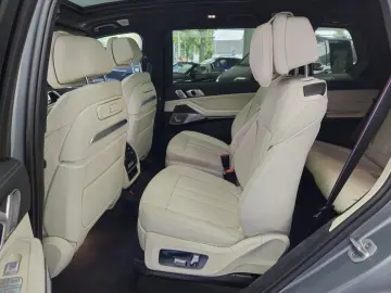 BMW X7 M60 i PANO-SKY B&W HUD KRISTALL 6-SITZ 360