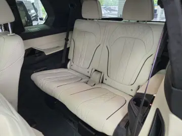 BMW X7 M60 i PANO-SKY B&W HUD KRISTALL 6-SITZ 360