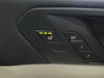 BMW X7 M60 i PANO-SKY B&W HUD KRISTALL 6-SITZ 360