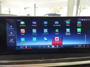 BMW X7 M60 i PANO-SKY B&W HUD KRISTALL 6-SITZ 360