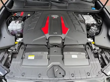 Audi RS Q8 TFSI quattro tiptronic  1. Hand  Pano  AHK