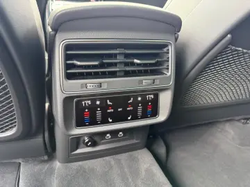 Audi RS Q8 TFSI quattro tiptronic  1. Hand  Pano  AHK