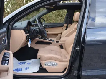 PORSCHE Macan Macan 2.0    PANO   18-WAY SEATS   21 INCH