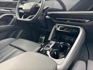 Audi Q5 TDI S-Tronic Edition One 21 S seats Panoramic