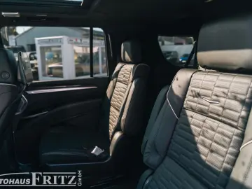 Cadillac Escalade ESV Sport Platinum - 6 2l V8 TV MY26