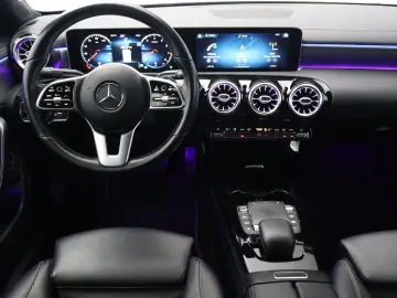 MERCEDES-BENZ CLA 180 Business Solution Luxury