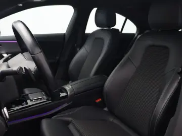 MERCEDES-BENZ CLA 180 Business Solution Luxury