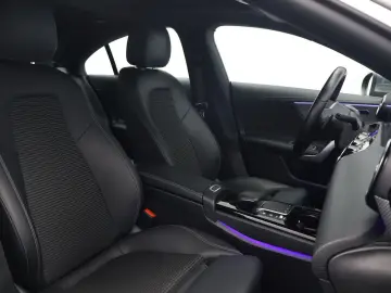MERCEDES-BENZ CLA 180 Business Solution Luxury
