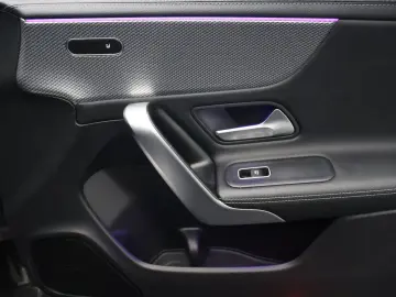 MERCEDES-BENZ CLA 180 Business Solution Luxury