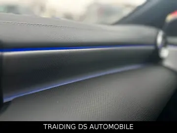 MERCEDES-BENZ CLA 200 AMG-Line - BLACK & WHITE