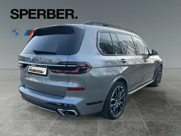 BMW X7 xD40i AirSusp Massage Ventil SoftClo IcGlow 6Seats