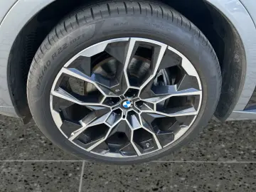 BMW X7 xD40i AirSusp Massage Ventil SoftClo IcGlow 6Seats