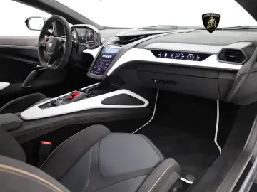 LAMBORGHINI Revuelto I Lamborghini Hamburg