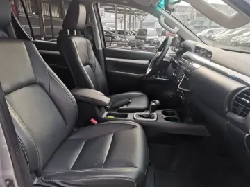 TOYOTA Toyota Hilux 2.8 D-4D 4WD 4 porte Double Cab Exe