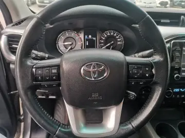 TOYOTA Toyota Hilux 2.8 D-4D 4WD 4 porte Double Cab Exe